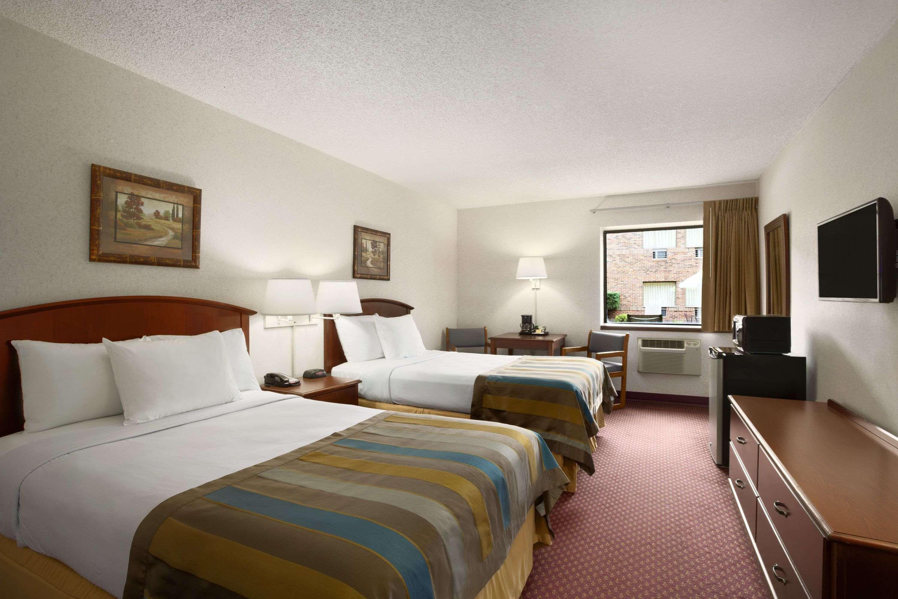 Days Inn By Wyndham Middletown Exterior photo