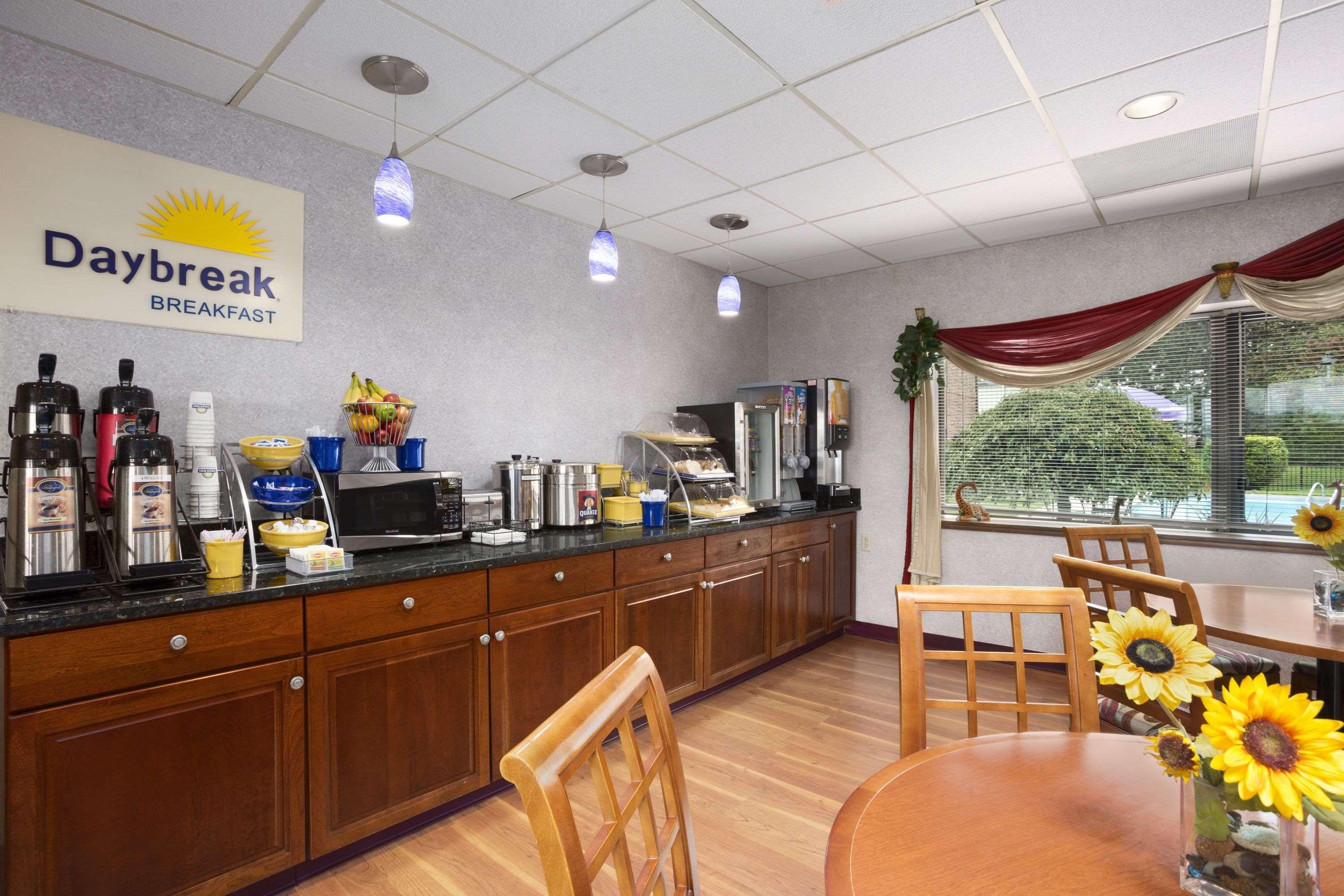 Days Inn By Wyndham Middletown Exterior photo