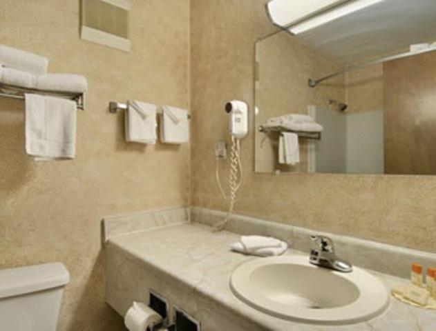Days Inn By Wyndham Middletown Room photo